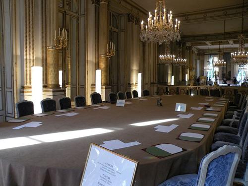 La table du Conseil des ministres dans le Salon Murat
