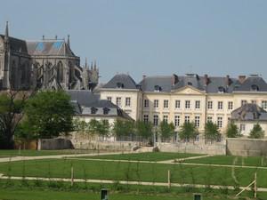 Sées, entre équilibre et excellence