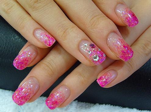 Je cherche une prothésiste ongulaire dans la région parisienne !