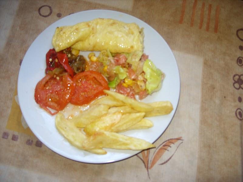 Omelette soufflée , chekchouka et frites