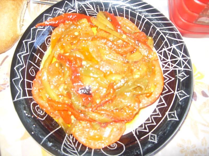 Omelette soufflée , chekchouka et frites