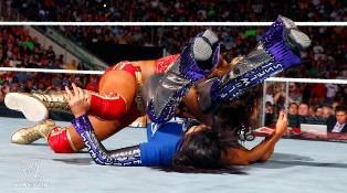 1ere victoire pour Raw dans ce Draft 2011 grâce à Eve qui se défait de Layla