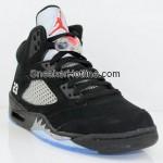 air jordan v retro 2011 black metallic silver 3 150x150 Nouvelles images: Air Jordan V (5) Retro 2011 Black Metallic Silver 