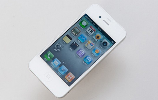 iPhone 4 blanc disponible d’ici 24 à 48 heures dans certaines boutiques