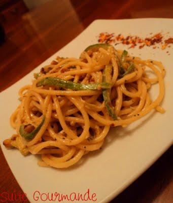 Pâtes aux courgettes, bleu et noix