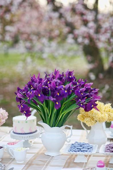 Quelques fleurs dans mon service à thé…