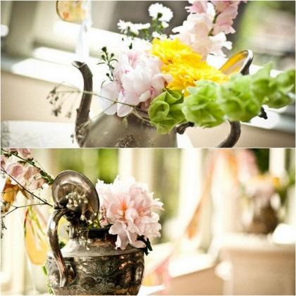 Quelques fleurs dans mon service à thé…