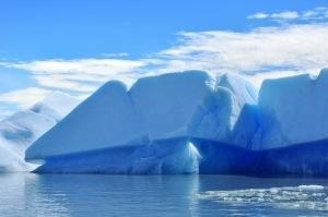 Trou dans la couche d’ozone en Antarctique, changement de climat dans les tropiques.