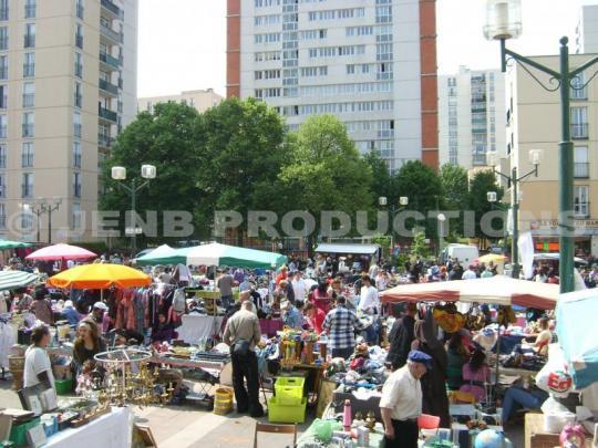 Brocantes et vides-greniers : Soutenir les associations, créer du lien social et occuper l'espace
