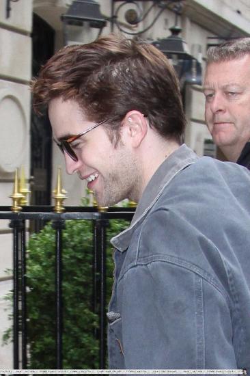 Robert Pattinson prés pour l'avant première au Grand Rex