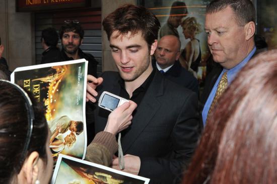 Robert Pattinson sur le tapis rouge du Grand Rex