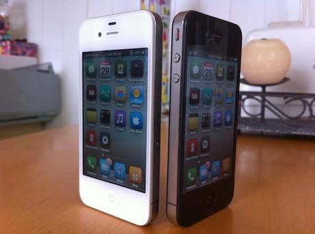 L’iPhone noir VS l’iPhone 4 blanc : la bataille en images