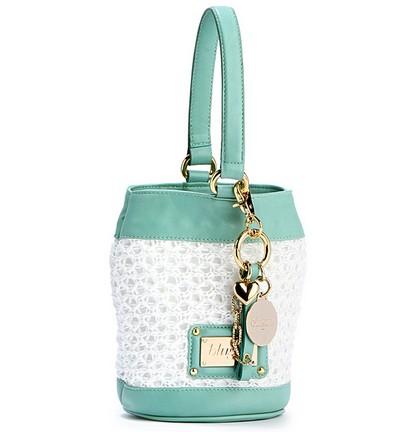 Le printemps à mon bras… Blugirl!