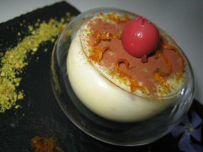 MOUSSE CHOCOLAT BLANC ,GRIOTTES ET PISTACHES!