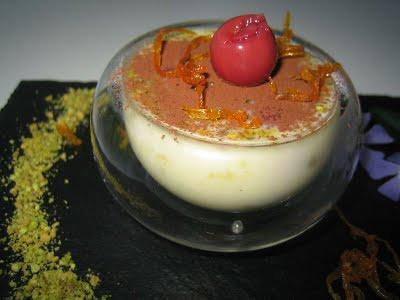 MOUSSE CHOCOLAT BLANC ,GRIOTTES ET PISTACHES!