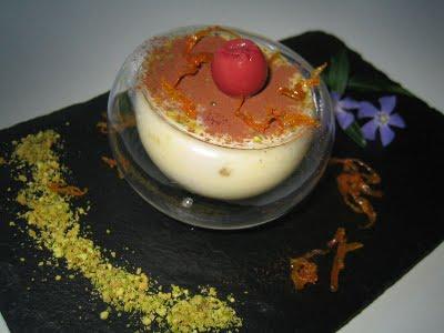 MOUSSE CHOCOLAT BLANC ,GRIOTTES ET PISTACHES!