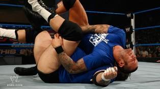 A peine arrivé à Smackdon Randy Orton dicte sa loi à Brodus Clay et Alberto Del Rio