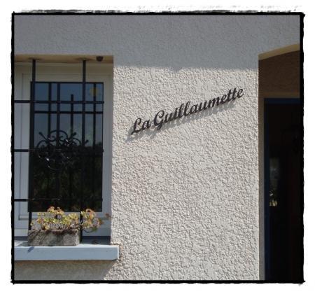 La maison est baptisée, 20 avril 2011