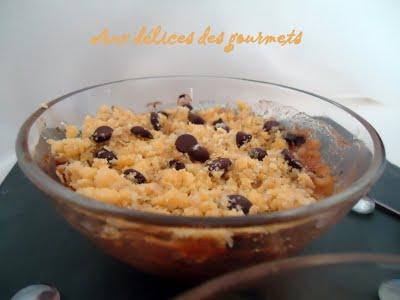 CRUMBLE AUX FRUITS ET AU CHOCOLAT