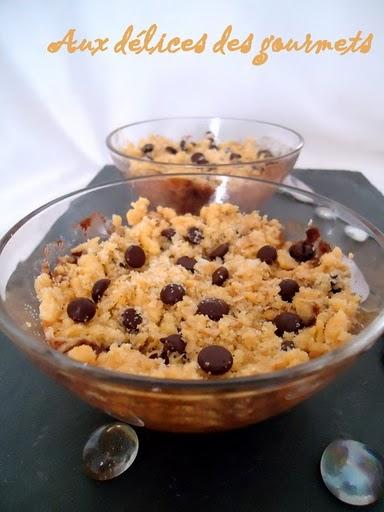CRUMBLE AUX FRUITS ET AU CHOCOLAT