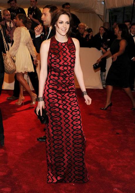 Kristen Stewart at The Met Gala 2011 ! http://img13.imageshack.us/img13/7590/krismet20119.jpg