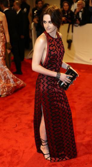 Kristen Stewart magnifique aux Alexander MCQueen Savage Beauty