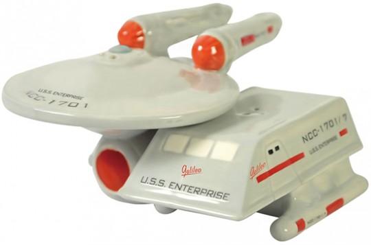 enterprise salt pepper shakers 540x357 Saler et poivrer façon Star Trek