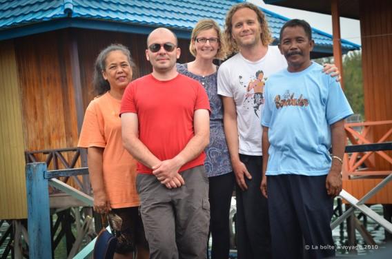 Les adieux à Rida-ah et Aris, les propriétaires du losmen Danakan (Derawan, Kalimantan Est, Indonésie)