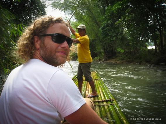 Bamboo rafting (Loksado, Kalimantan Sud, Indonésie)