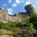 Najac : le chateau vu près de l'entrée, sur le sentier P1050463.JPG