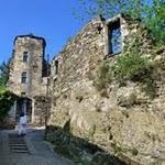 Najac : c'est après une bonne descente, qu'il faut maintenant grimper vers le chateau ! P1050461.JPG