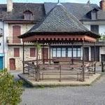 Najac : Square sur la place de Najac, un peu avant le vieux-village P1050439.JPG