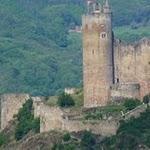 Najac : -?Le château : forteresse royale, construite en 1253 par Alphonse de Poitiers sur les bases d'un ancien château (tour carrée) construit en 1100 par Bertrand de Saint-Gilles. Ce château a été construit pour impressionner les habitants du pays P1050430.JPG