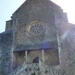 Najac, église saint-jean : Ces derniers recevaient l’hospitalité dans l’auberge Saint-Jacques, située en face de l’église. P1050487.JPG