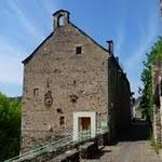 Najac : C'est ici qu'est né le 26 Aout 1925 l'académicien et homme d'état, Alain Peyrefitte, l'auteur du livre P1050505.JPG