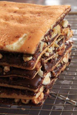 Cube au chocolat et noisettes croquantes pour un bel anniversaire