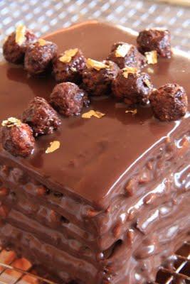 Cube au chocolat et noisettes croquantes pour un bel anniversaire