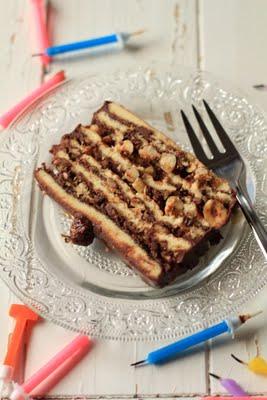 Cube au chocolat et noisettes croquantes pour un bel anniversaire