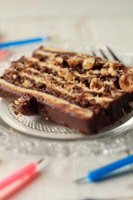 Cube au chocolat et noisettes croquantes pour un bel anniversaire