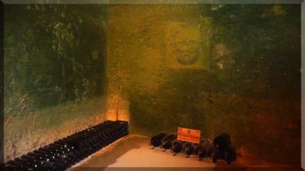 Dans les trous du village