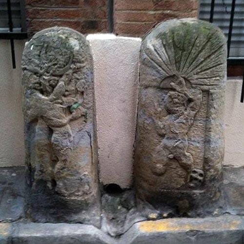 De curieux chasse-roues rue Maletache à Toulouse (31)