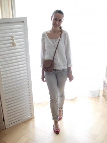 jean stradivarius, blouse plumetis, Comptoir des Cotonniers, sac Les Fleurs, Ballerines rose fuschia André