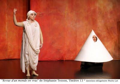 Revue d’un monde en vrac de Stéphanie Tesson au Théâtre 13