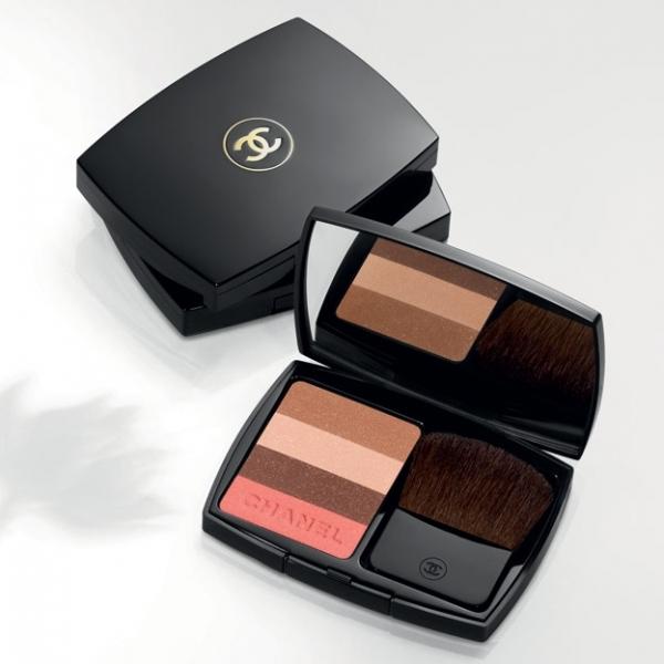 Chanel Makeup: Les Fleurs D’Ete Summer 2011
Disponible...