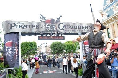 Premiere_Walt_Disney_Pictures_Pirates_Caribbean_fgLsP1WScAil.jpg
