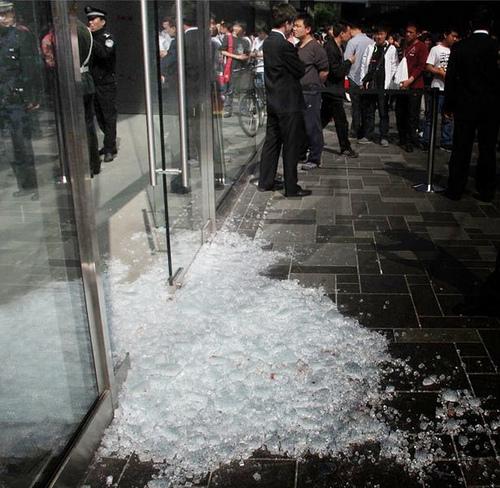 apple store pekin Echauffourées pour le lancement de liPad 2 en Chine