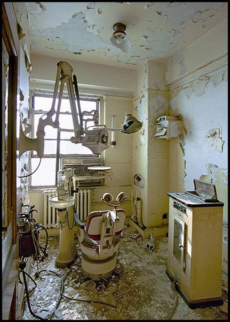 18th floor dentist cabinet Les splendides ruines de Détroit... À Paris !