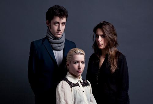 Austra: Crying (Ray Orbison Cover) - Stream
Feel It Break,...