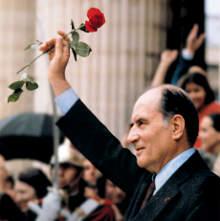 Mitterrand en 1981, le regard encore tourné à gauche...