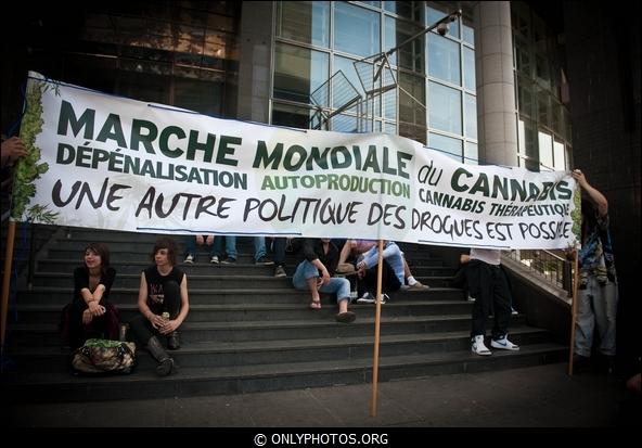 Manif-legalisation-drogues-douces-004